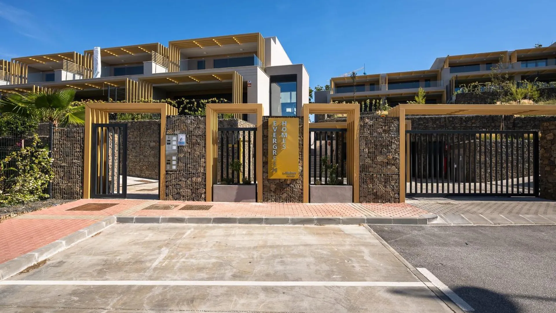 Golf Paradise At El Chaparral 4 Bedroom Apartment Near Beach & Attractions MIJAS COSTA